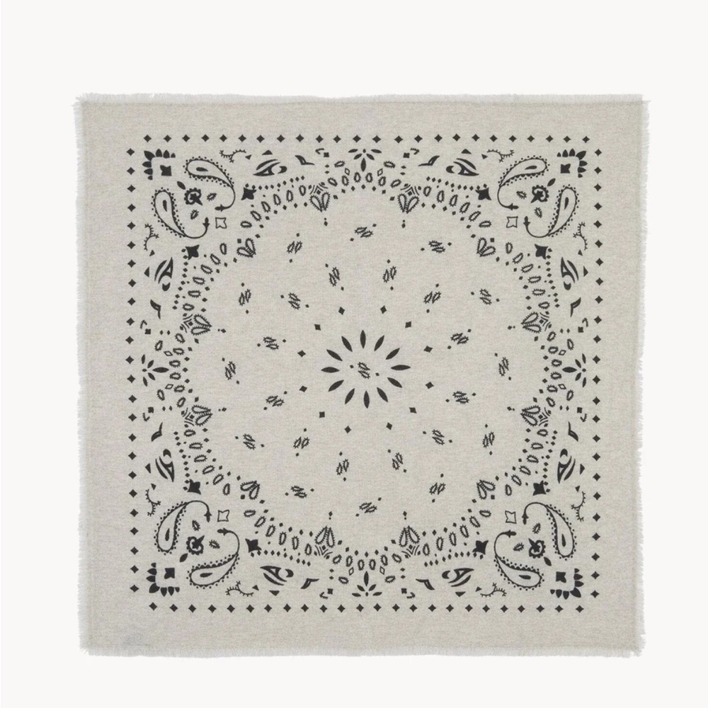 Large Kujten Cashmere Scarf in Oat White Never